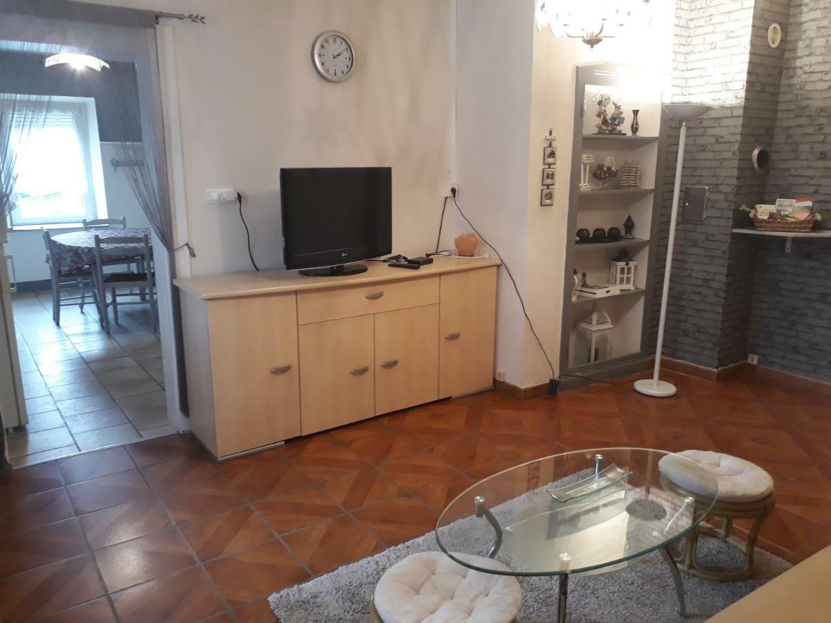A L'Ombre De La Cascade Apartment Lemberg ภายนอก รูปภาพ