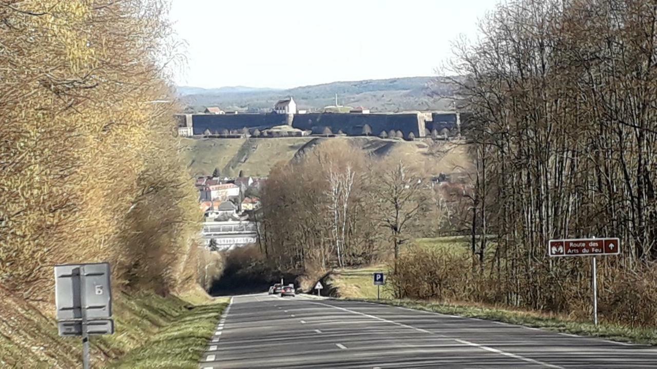 A L'Ombre De La Cascade Apartment Lemberg ภายนอก รูปภาพ